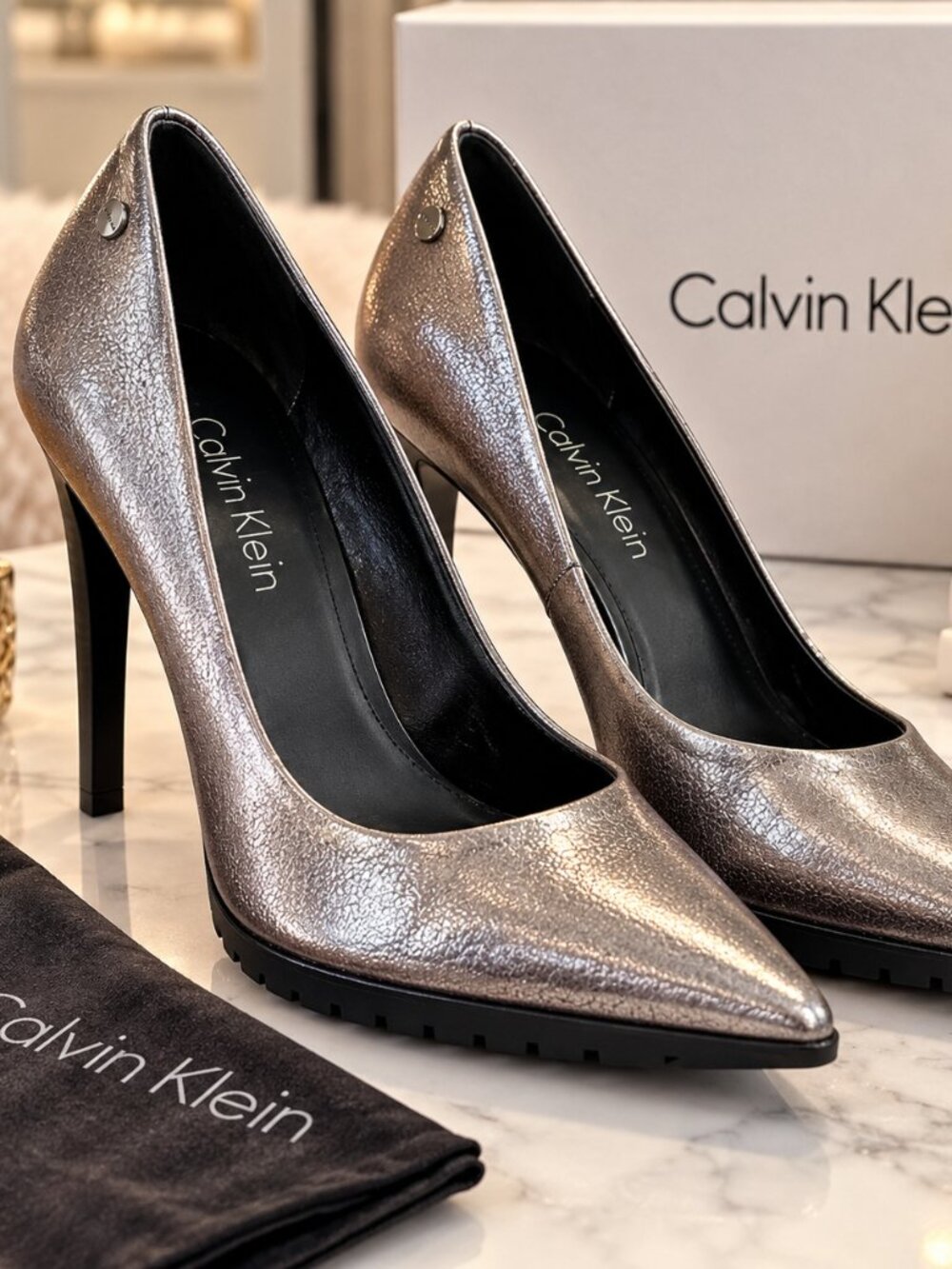 Calvin Klein Metallic Silver Pointed-Toe Pumps – EU 38 – Gorgeous Exterior